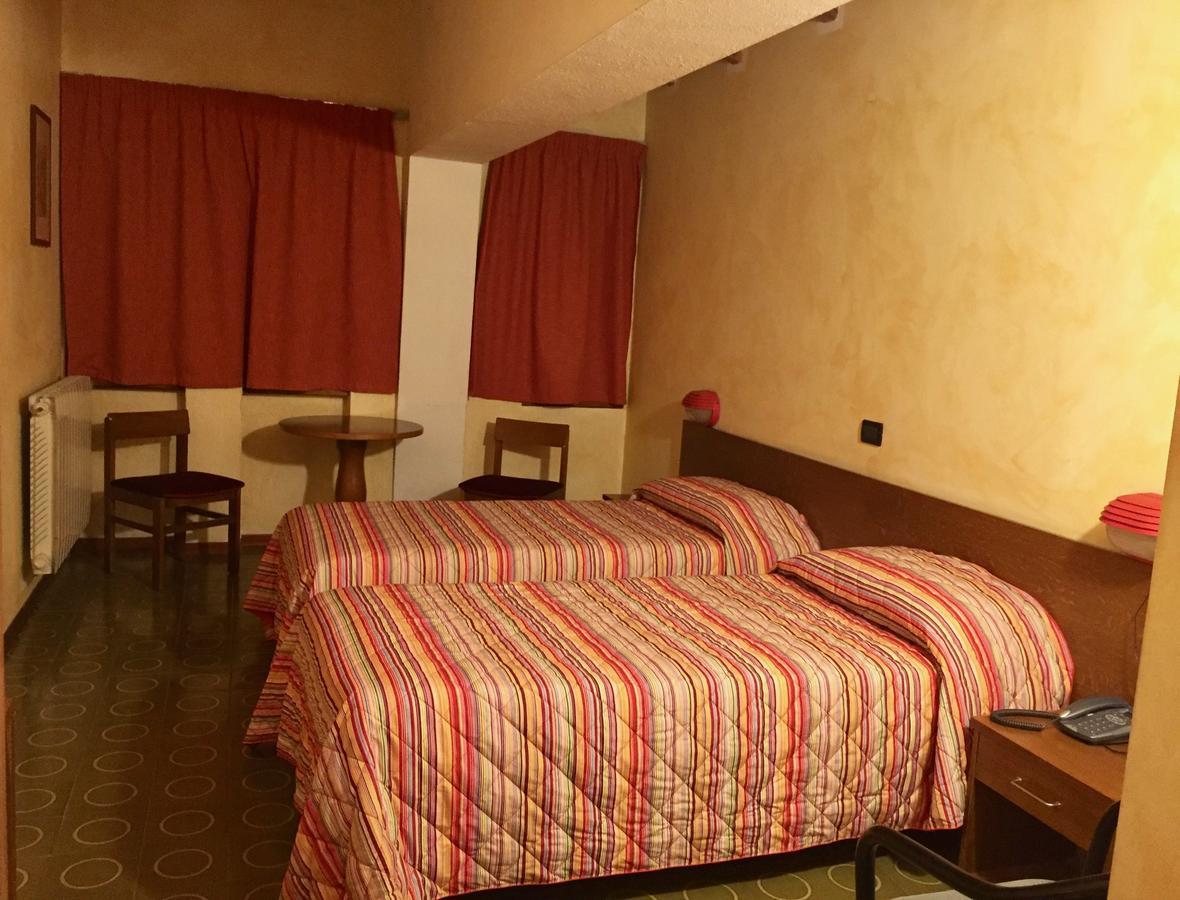 Hotel Sarre Εξωτερικό φωτογραφία