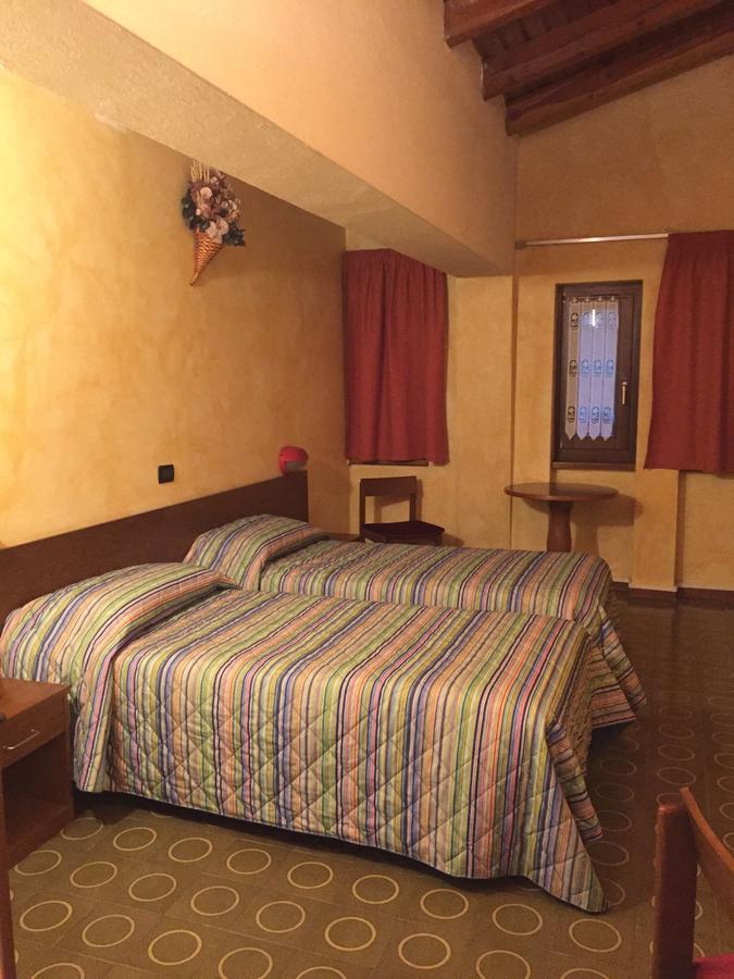 Hotel Sarre Εξωτερικό φωτογραφία
